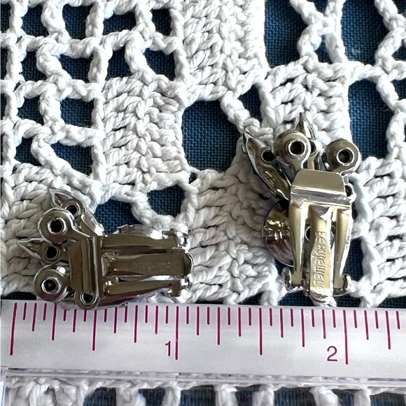 Beau Jewels Vintage clip on blue earrings - Picture 5 of 7